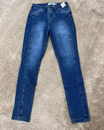 Calça Jeans com Detalhe nas Pernas